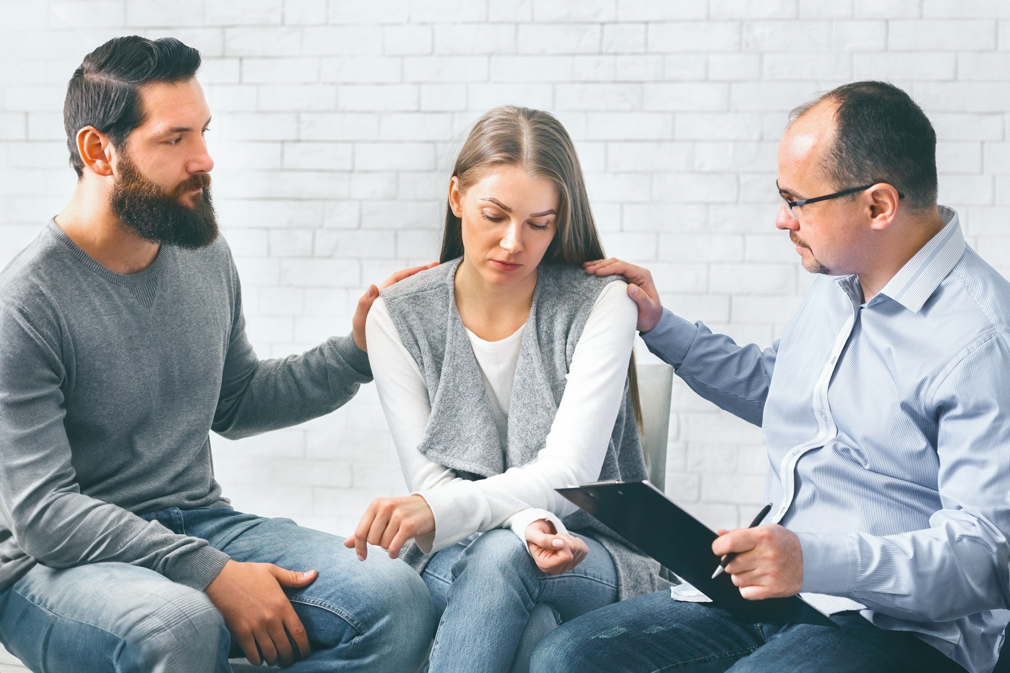 Domestic violence victim on therapy with support group